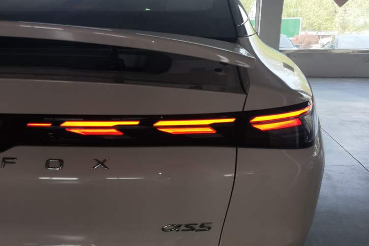 Used ARCFOX Alpha S5 2024 708MAX 200kW Right Rear Taillight