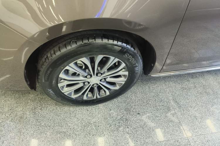 Used Buick GL8 2023 Land Executive Class Comfort Model