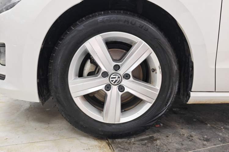 Used Volkswagen Golf Sportsvan 2016 1.6L Automatic Comfort Model Left Front Wheel Hub