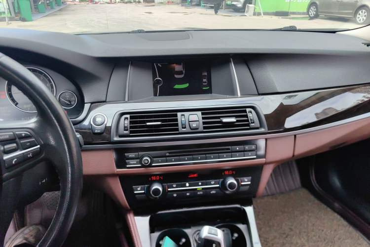 Used BMW 5 Series 2014 525Li Leading Model
