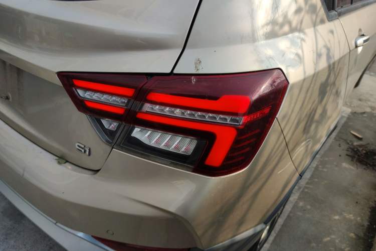 Used Geely Auto Vision S1 2018 1.5L Manual FENGXING Model Right Rear Taillight