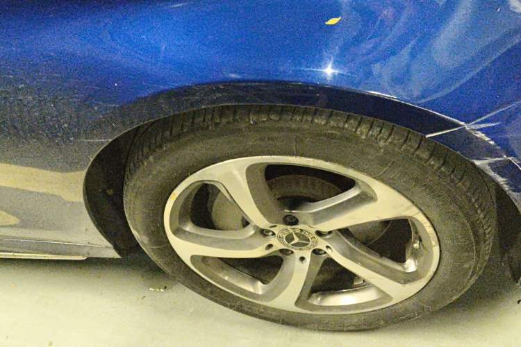 Used Mercedes-Benz E-Class 2018 E 300 L Sport Luxury Edition Right Front Wheel Hub