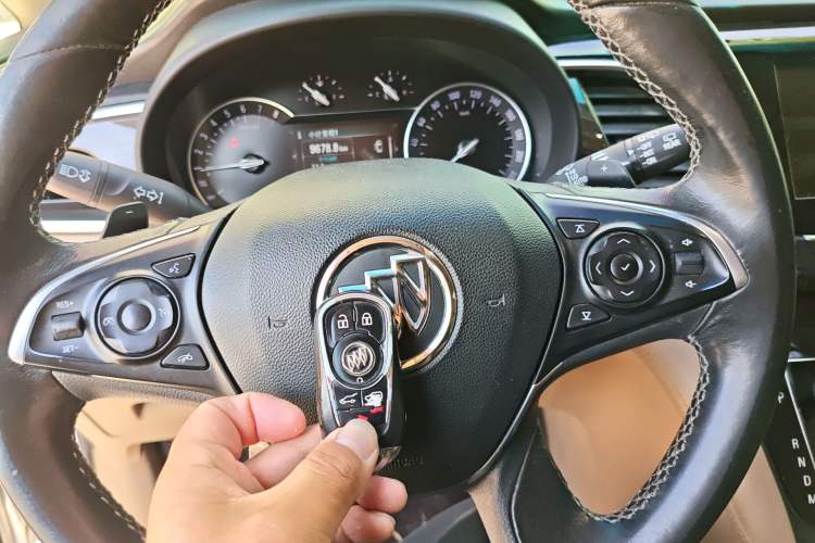 Used Buick GL8 2017 ES 28T Luxury Model China V Standard Vehicle Key