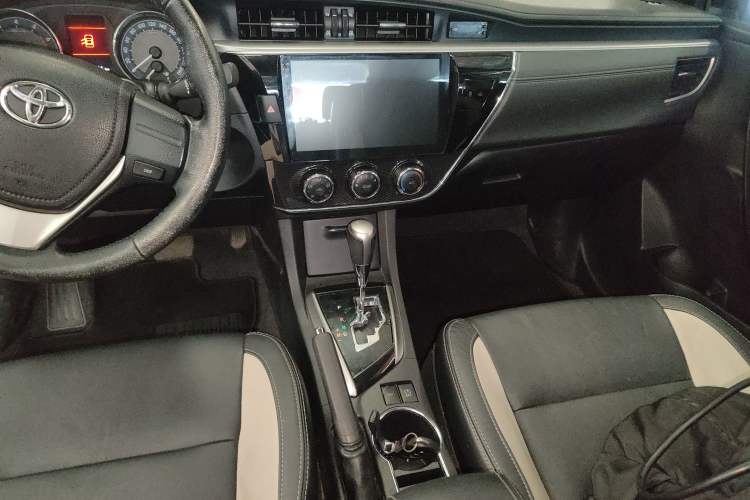 Used Toyota Corolla 2017 1.2T CVT GL-i Leather Edition Audio And AC Panel