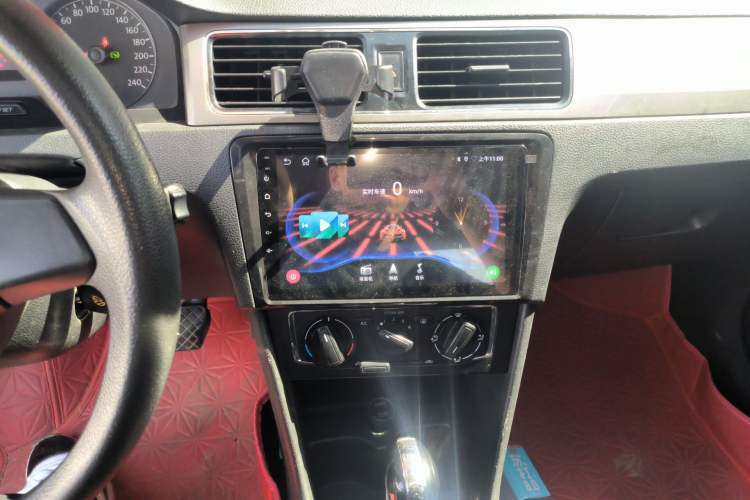 Used Volkswagen Santana 2015 1.6L Automatic Comfort Edition Audio And AC Panel