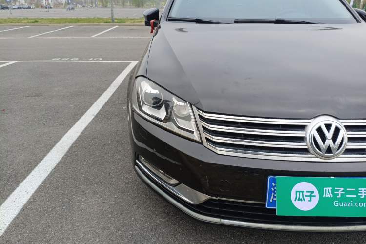 Used Volkswagen Magotan 2012 Revised Version 1.8TSI Leading Edition Right Front Headlight