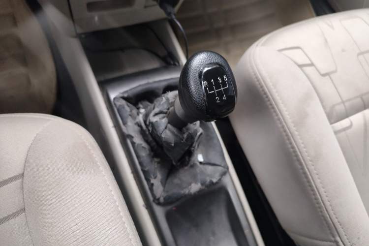 Used Chevrolet Lova 2010 1.4 MT Fengdu Version Gear Lever