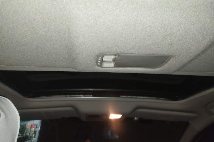 Used Nissan Tiida 2016 1.6L Manual Cool Edition
