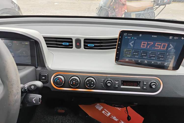 Used Wuling Hongguang MINIEV 2020 Enjoyment Model Lithium Iron Phosphate Audio And AC Panel