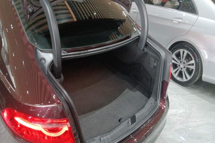 Used Jaguar XFL 2019 XFL 2.0T 200 PS Two-Wheel-Drive Elite Edition Trunk