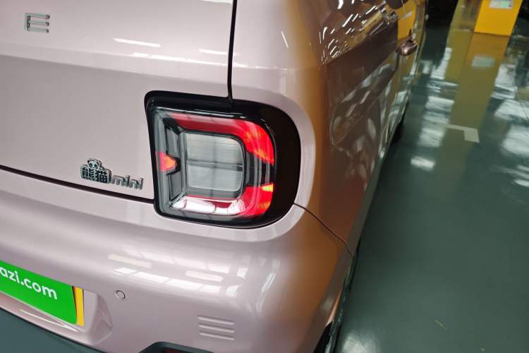 Used Geely Galaxy Panda 2023 Panda Mini 200km Endurance Bear
