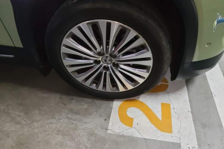 Used Nio ES6 2019 420 km Sport Version Right Front Wheel Hub