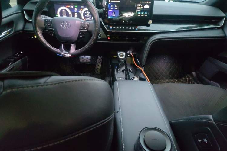 Used Toyota Camry 2024 Dual-Motor 2.0HS Sport Edition Center Console