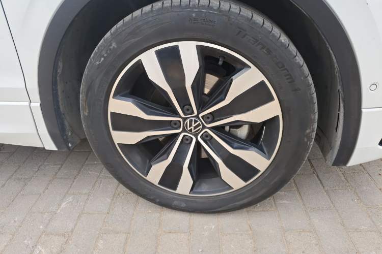 Used Volkswagen Tiguan L 2022 330TSI Automatic Two-Wheel Drive R-Line Enhanced Edition Right Front Wheel Hub