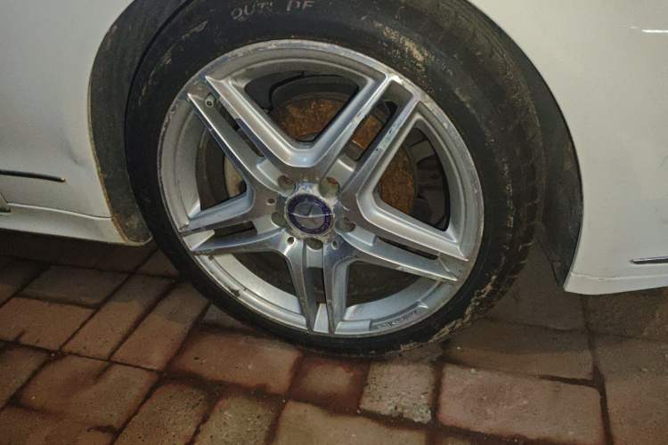 Used Mercedes-Benz E-Class 2011 E 260 CGI Coupe Right Front Wheel Hub