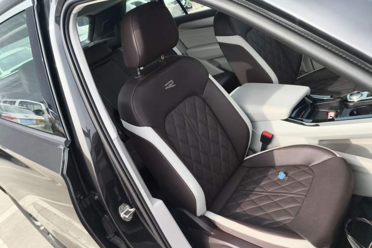 Used Volkswagen Tavendor 2023 380TSI Four-Wheel Drive R-Line Cruise Edition Right Front Seat