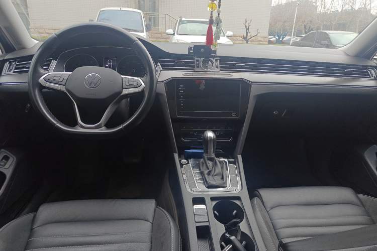 Used Volkswagen Magotan 2020 330TSI DSG Leading Model Center Console