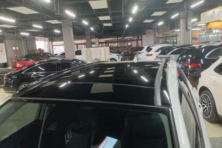 Used Toyota RAV4 2023 2.0L CVT Two-Wheel Drive Fashion Plus Edition
