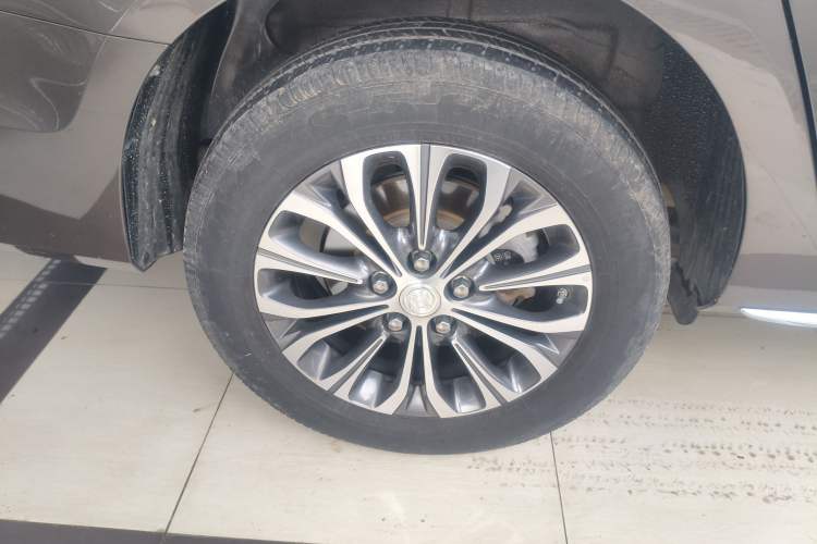 Used Buick GL8 2023 Land Executive Class Comfort Model Exterior 5