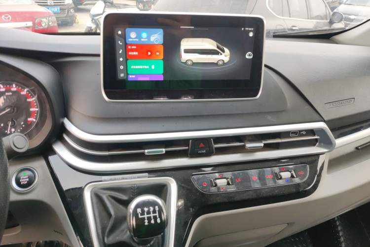 Used SAIC MAXUS Xintu V70 2023 2.0T Elite Edition Manual Transmission Short Wheelbase Low Roof 5/6 Seats (125 hp)