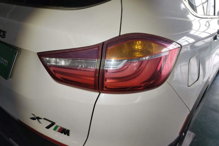Used SWM X7 2016 1.8L Manual Luxury Edition 7 Seats Right Rear Taillight