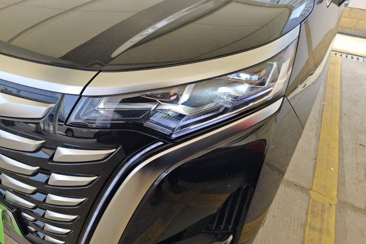 Used Denza D9 2024 DM-i 980 Four-Wheel Drive Prestige Model
