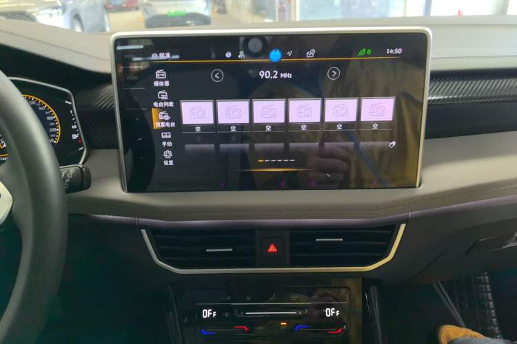 Used Volkswagen Tayron 2024 300TSI Two-Wheel-Drive Luxury Plus Advanced Version Audio And AC Panel