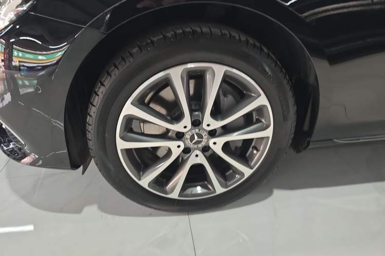 Used Mercedes-Benz E-Class 2018 Facelift E 300 L Luxury Edition
