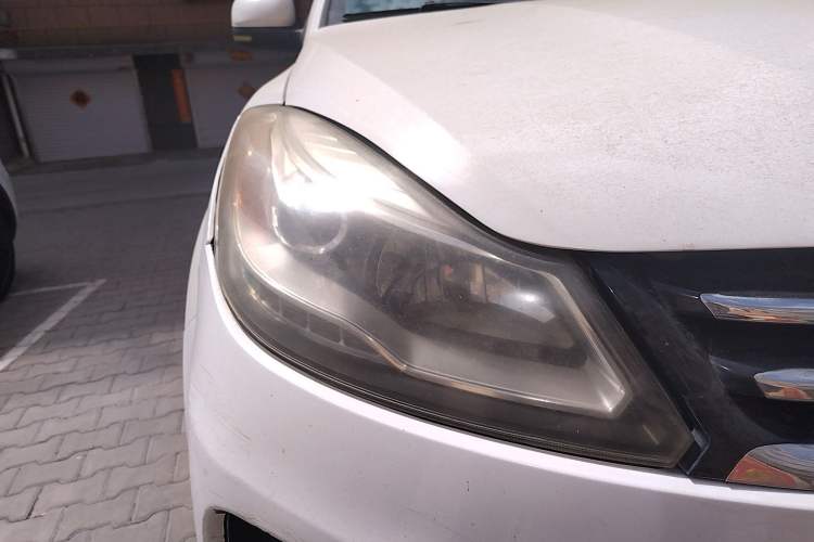 Used JMC Yusheng S350 2013 2.4T Automatic 4x4 Diesel Ultra-Luxury 5-Seater Right Front Headlight