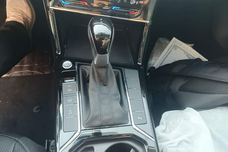 Used Volkswagen Passat 2026 Model, Outstanding 380TSI Longteng Edition Gear Lever