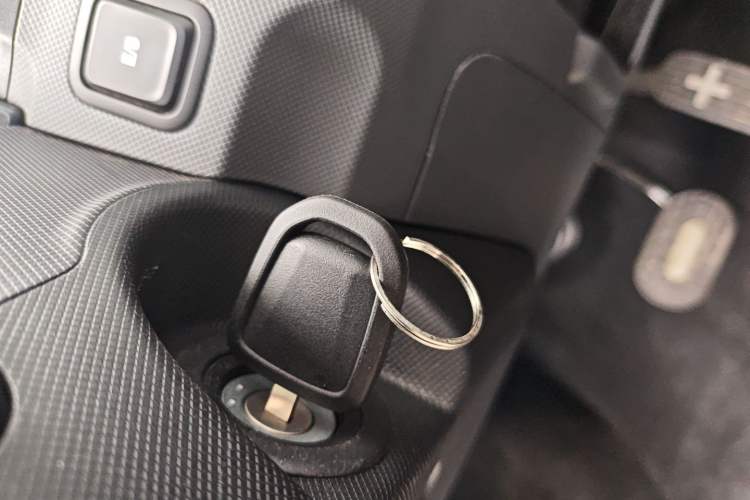 Used Wuling Hongguang MINIEV 2021 Macaron Premium Model – Lithium Iron Phosphate Vehicle Key