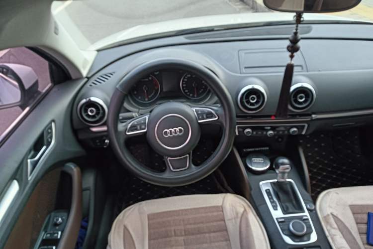 Used Audi A3 2014 Limousine 40 TFSI S line Comfort Model
