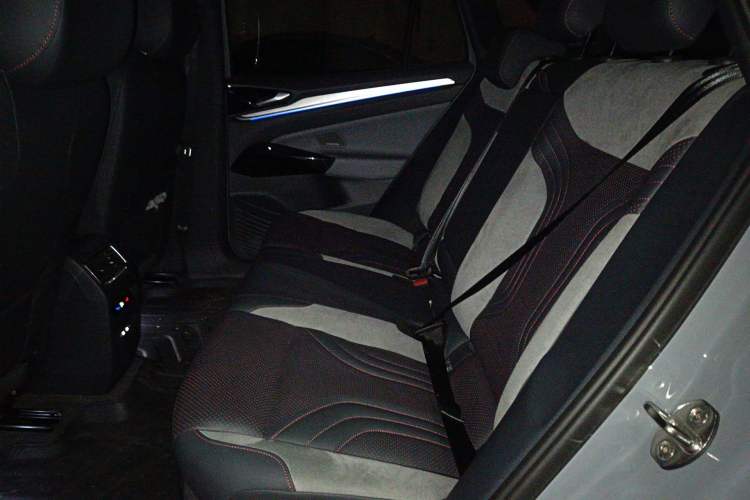 Used Volkswagen ID.4 CROZZ 2022 High-Performance PRIME Edition Left Rear Seat