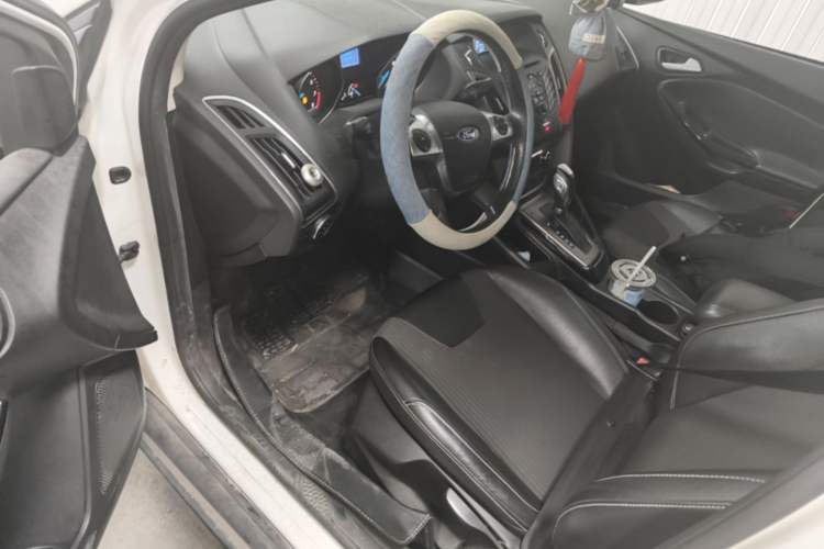 Used Ford Focus 2012 Sedan 1.6L Automatic Fashion Edition