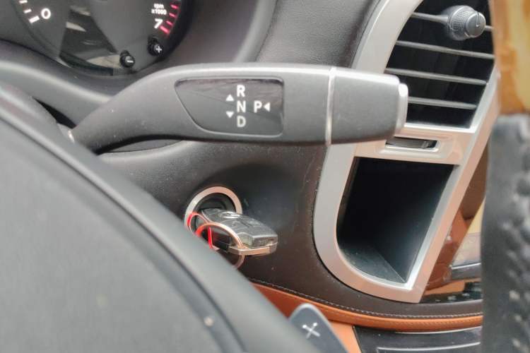 Used Mercedes-Benz Vito  Gear Lever