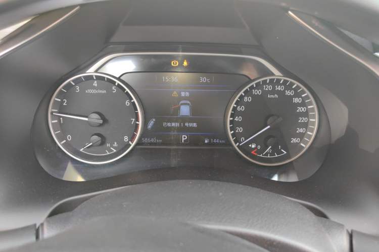 Used Nissan Murano 2017 2.5L XL Two-Wheel Drive Smart Edition Odometer Close Up