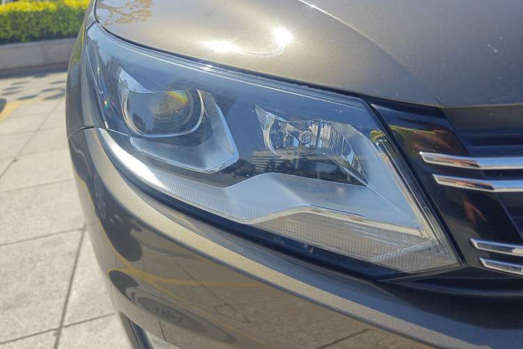 Used Volkswagen Tiguan 2016 300TSI Automatic All-Wheel Drive Fashion Vision Edition Right Front Headlight