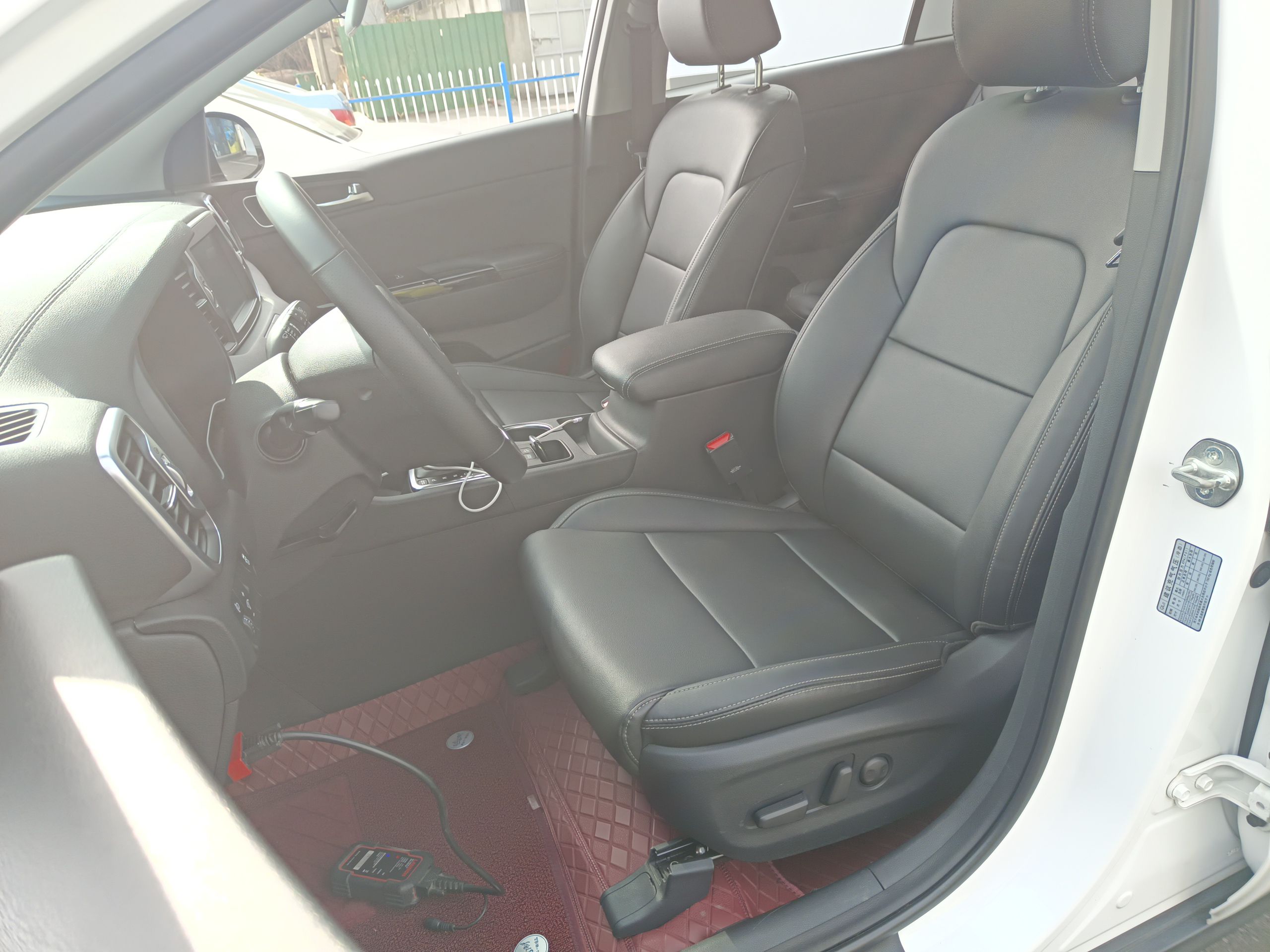 المقاعد الأمامية داخل السيارة