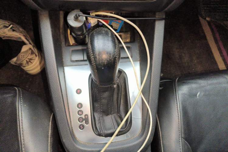 Used Volkswagen Sagitar 2014 1.4TSI Automatic Luxury Model Gear Lever