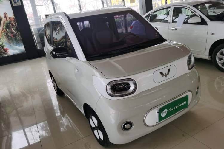 Used Wuling Hongguang MINIEV 2024 3rd Generation 215km Advanced Version Front Right 45 Deg
