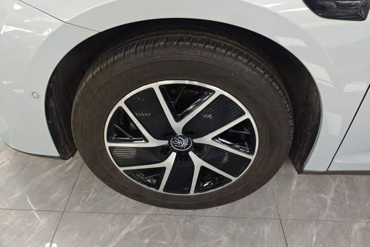 Used BYD Qin L 2025 DM-i Smart Drive 120KM Superior Model
