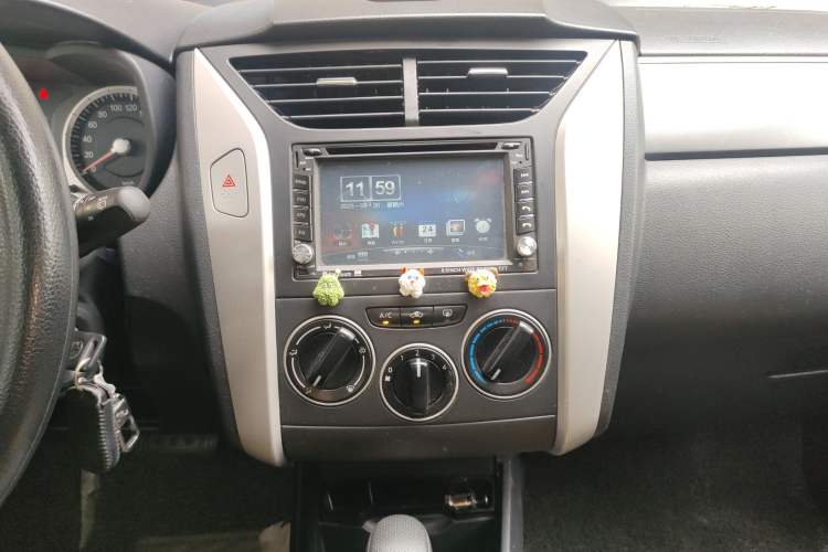 Used Venucia R50X 2013 1.6L Automatic Model