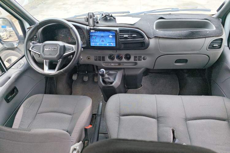 Used JMC Transit 2019 2.8T Commercial Version Short Wheelbase Mid-Roof 6-Seater China VI JX493