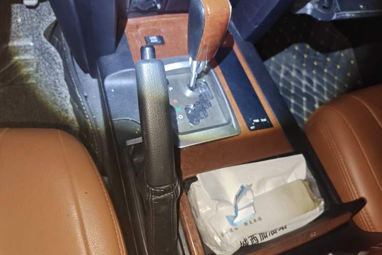 Used Toyota Land Cruiser 2015 4.0L V6 Middle East Low-Trim Version