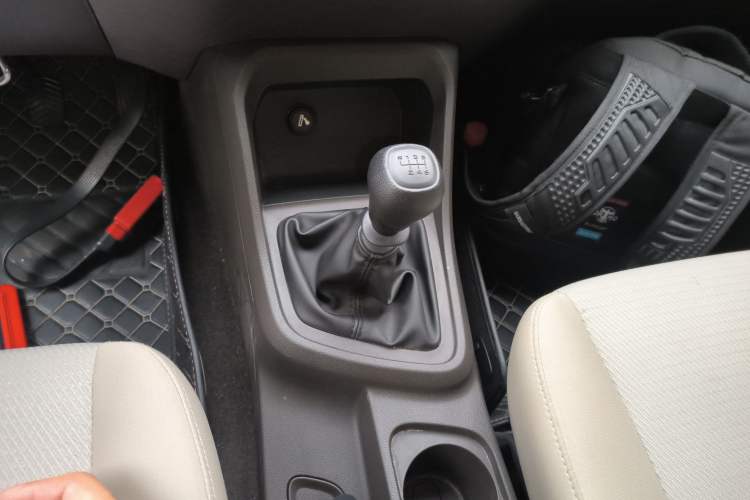 Used Wuling Hongguang V 2022 1.5L Jingqu Edition Electric-Assist LAR Gear Lever