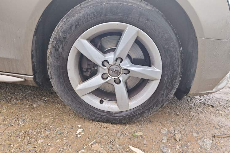 Used Audi A4L 2013 30 TFSI Automatic Comfort Model Right Front Wheel Hub