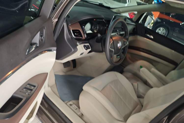 Used Buick GL8 2023 Land Executive Class Comfort Model Driver Seat