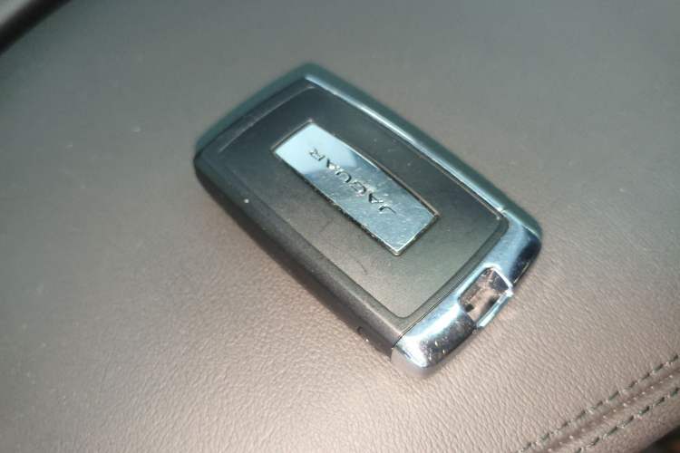 Used Jaguar XFL 2024 2.0T P250 Two-Wheel Drive Prestige Luxury Edition Vehicle Key