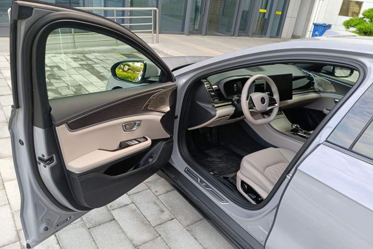 Used BYD Han 2025 EV with 701 km of Laser Radar-Enabled Intelligent Driving