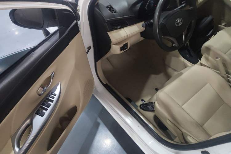 Used Toyota YARiS L Zhi Xuan 2015 1.5E Automatic Charm Edition